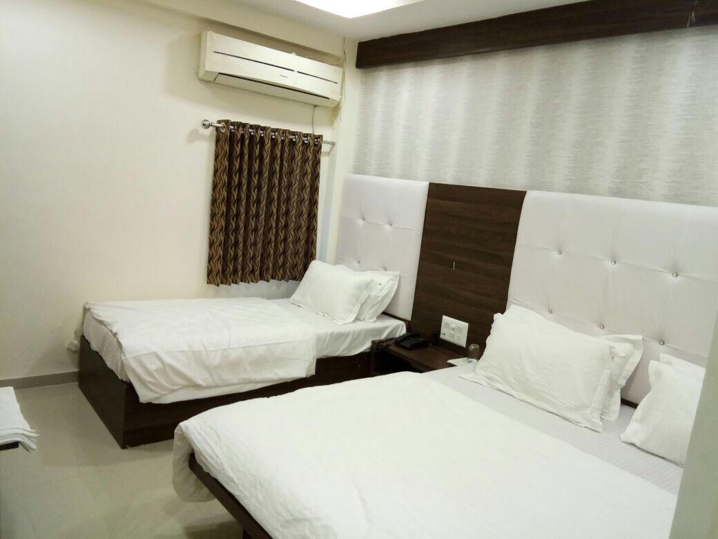 Hotel Sun Shine 阿穆达巴 外观 照片